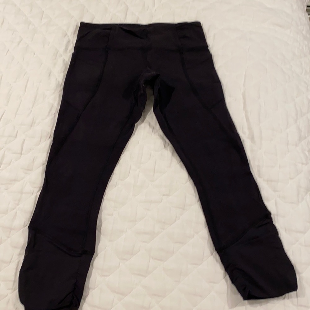 Lulu lemon Capri length leggings with pockets